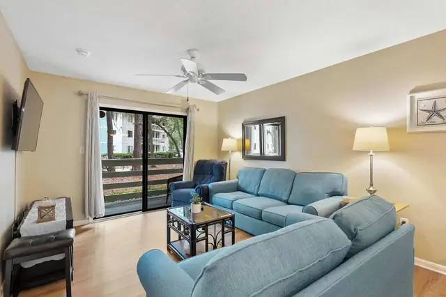 Living room at Fiddler’s Cove 11C